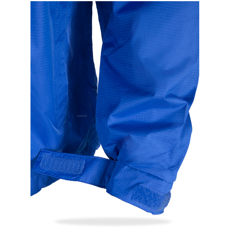 Découvrez notre coupe-vent en polyester , disponible dans une large gamme de tailles . Idéal pour les activités sportives