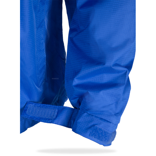 Découvrez notre coupe-vent en polyester , disponible dans une large gamme de tailles . Idéal pour les activités sportives