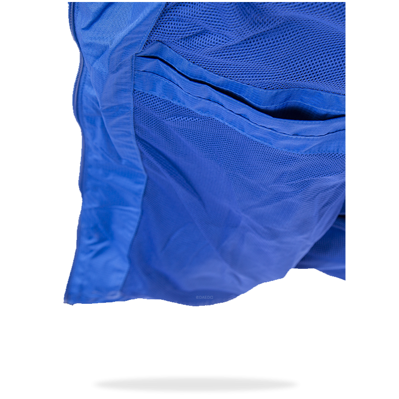 Découvrez notre coupe-vent en polyester , disponible dans une large gamme de tailles . Idéal pour les activités sportives